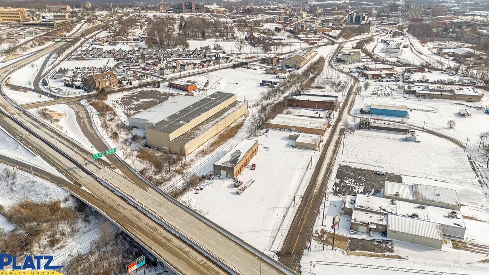 1005 W Rayen Ave, Youngstown, OH à louer - Photo de l’immeuble – Image 2 sur 5