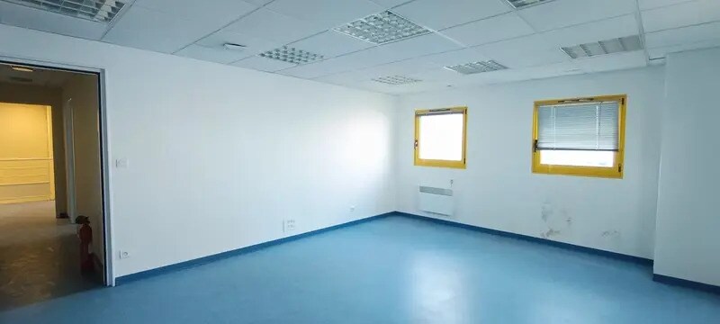 Bureau dans Périgny à louer - Photo de l’immeuble – Image 1 sur 7