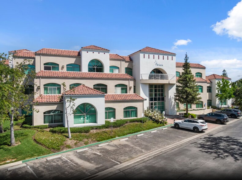 2555 Townsgate Rd, Westlake Village, CA à louer - Photo de l’immeuble – Image 2 sur 3