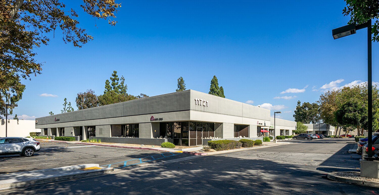 11721-11741 Telegraph Rd portefeuille de 3 biens à vendre sur LoopNet.fr Photo de l’immeuble– Image 1 sur 10