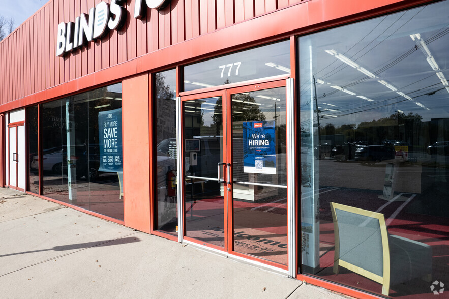 777 Rt 17 S, Paramus, NJ à louer - Photo de l’immeuble – Image 3 sur 5