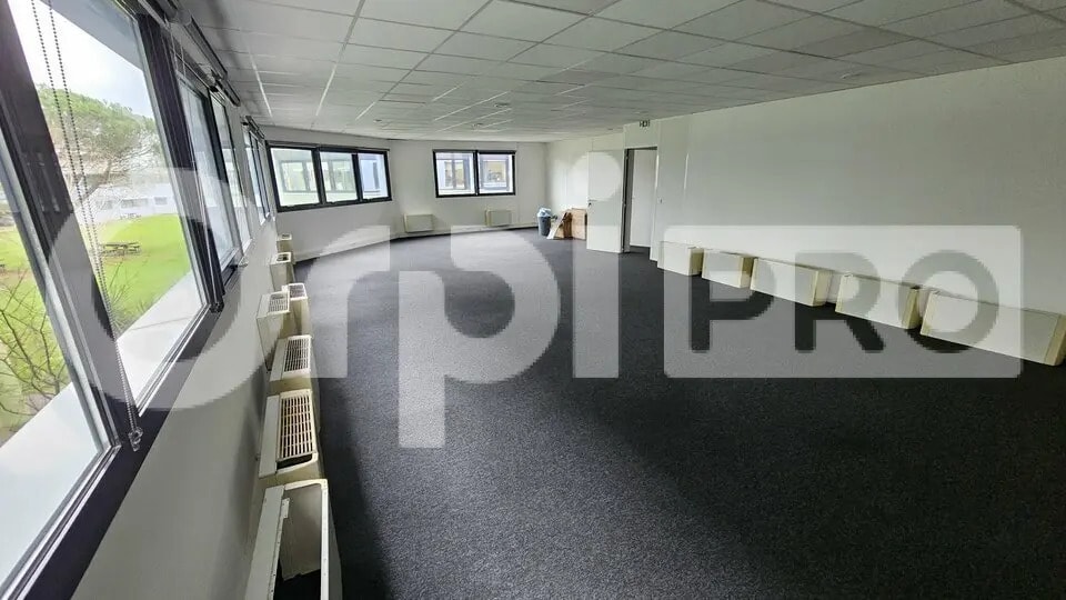 Bureau dans Canéjan à louer - Photo intérieure – Image 2 sur 4