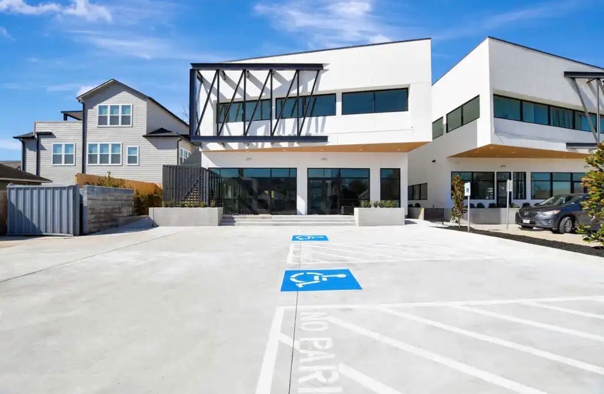 6815 N Main St, Houston, TX à louer Photo principale– Image 1 sur 14