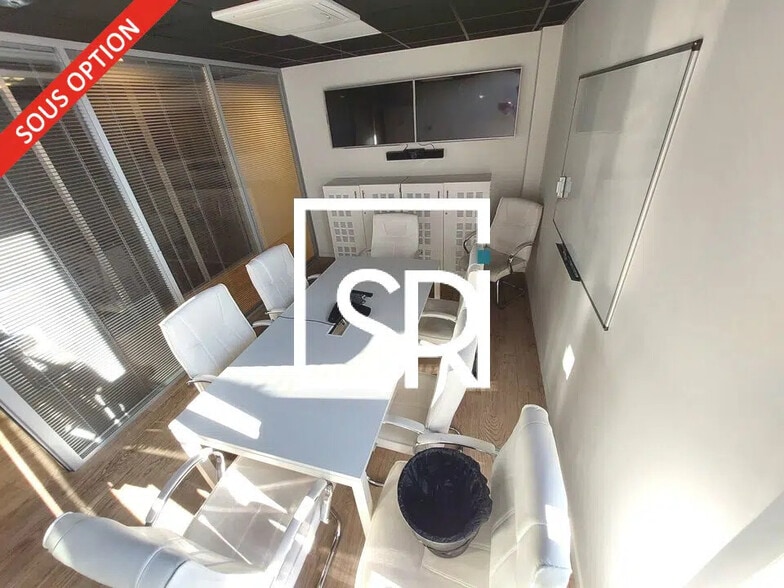 Bureau dans Cournon-d'Auvergne à vendre - Photo de l’immeuble – Image 2 sur 10