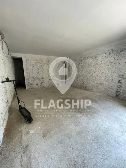 Local commercial dans Paris à vendre - Photo de l’immeuble – Image 1 sur 7