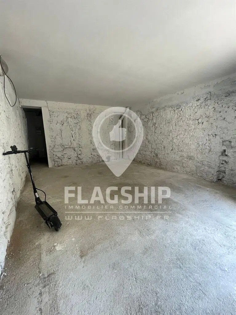 Local commercial dans Paris à vendre Photo de l’immeuble– Image 1 sur 8