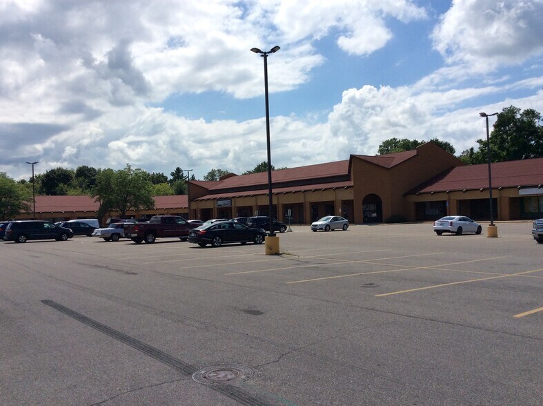 3500 S Cedar St, Lansing, MI à louer - Photo principale – Image 1 sur 5
