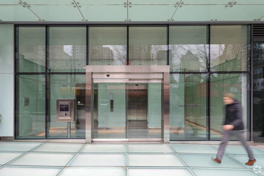 545 Robson St, Vancouver, BC à louer - Photo de l’immeuble – Image 3 sur 4