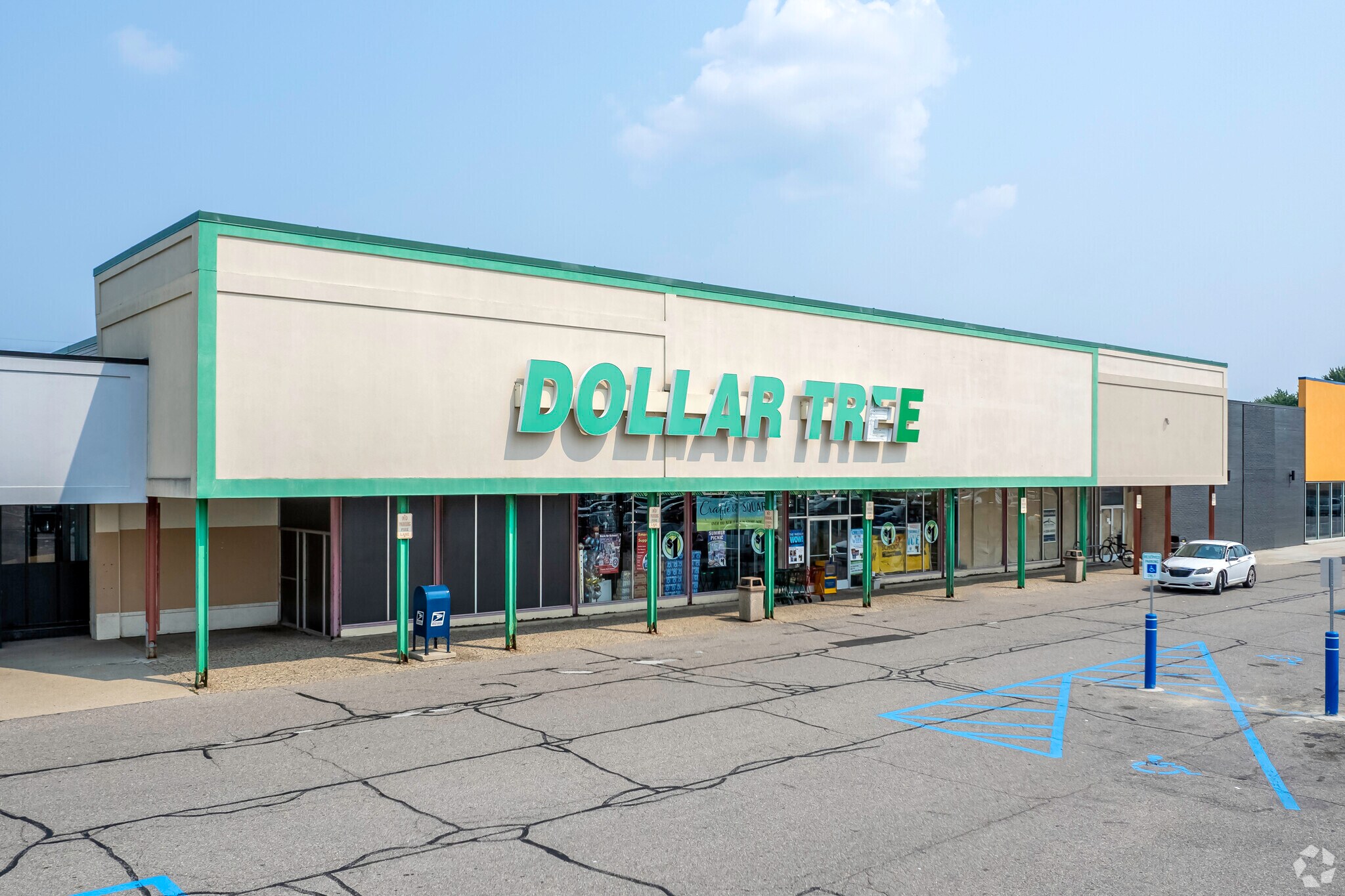 30700-30850 Schoenherr Rd, Warren, MI à louer Photo de l’immeuble– Image 1 sur 6