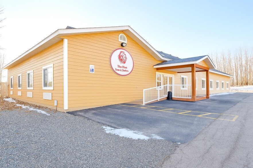 5132 46th Ave NW, Chetwynd, BC à vendre - Photo principale – Image 1 sur 8