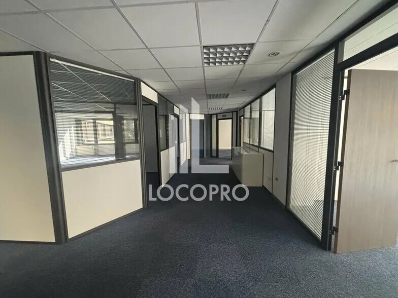 Bureau dans Marseille à louer - Photo de l’immeuble – Image 3 sur 4