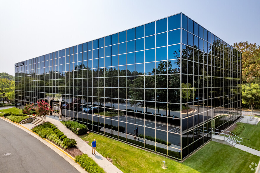 1875 Campus Commons Dr, Reston, VA à louer - Photo de l’immeuble – Image 2 sur 6