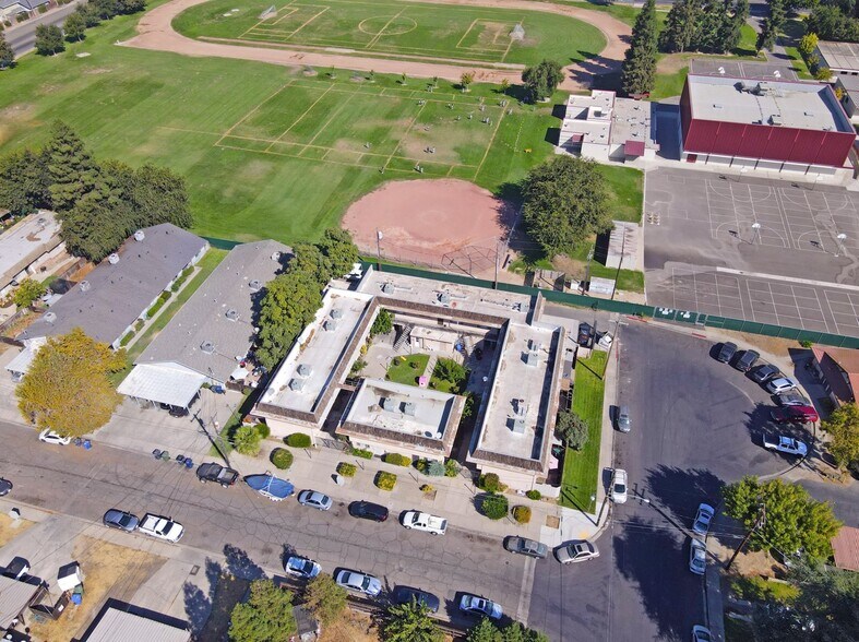 961 Wakefield Rd, Turlock, CA à vendre - Photo de l’immeuble – Image 2 sur 7