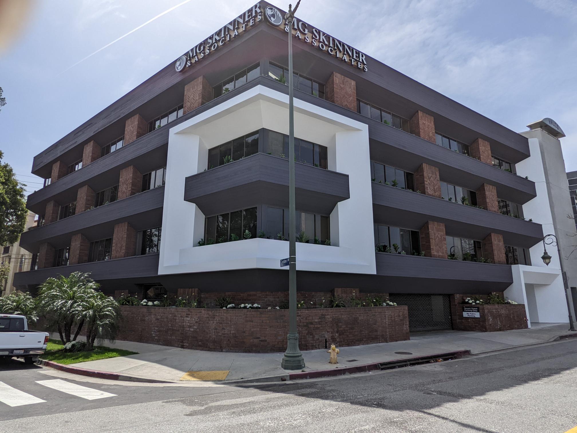 11030 Santa Monica Blvd, Los Angeles, CA à louer Photo de l’immeuble– Image 1 sur 11