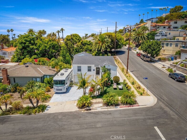 3703 S Patton Ave, San Pedro, CA à vendre - Photo de l’immeuble – Image 2 sur 33