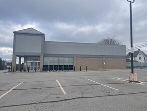 2709 Broadway, Lorain, OH à louer Photo intérieure– Image 2 sur 6