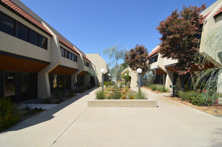 9231-9237 Eton Ave, Chatsworth, CA à louer - Photo de l’immeuble – Image 3 sur 10