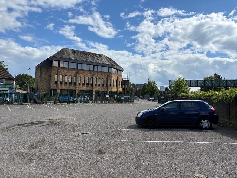 1-9 Station Rd, Horley à louer - Autre – Image 1 sur 2
