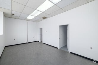 2700-2740 N Graham St, Charlotte, NC à louer Hall d’entrée– Image 1 sur 8