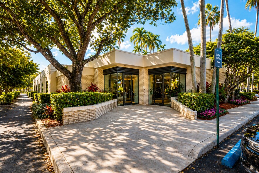 7061 Cypress Rd, Plantation, FL à vendre - Photo de l’immeuble – Image 2 sur 6