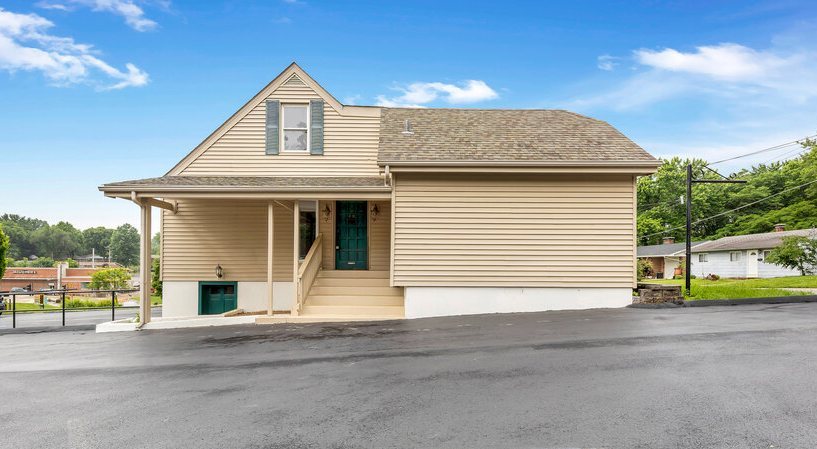 1148 S Benton Ave, Saint Charles, MO à vendre - Photo de l’immeuble – Image 1 sur 46