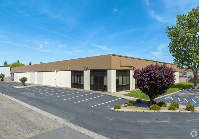 4025 E Arch Rd, Stockton, CA à louer - Photo principale – Image 1 sur 8