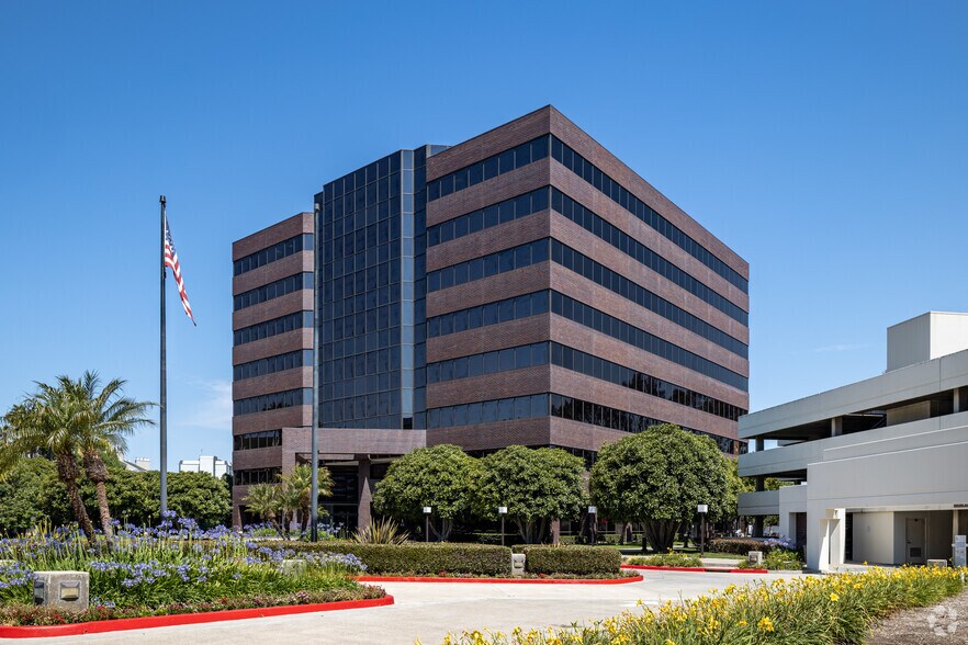 2201 Dupont Dr, Irvine, CA à louer - Photo de l’immeuble – Image 1 sur 17