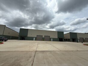 16217 North Fwy, Houston, TX à louer Photo de l’immeuble– Image 1 sur 13