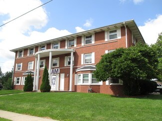 Plus de détails pour 900 Greenbrier Rd, Dekalb, IL - Logement à vendre