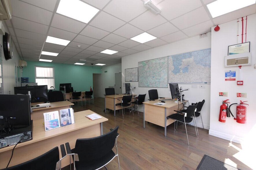 265 Barking Rd, Londres à louer - Photo de l’immeuble – Image 3 sur 19