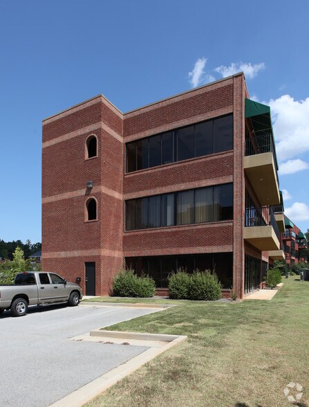 827 Fairways Ct, Stockbridge, GA à louer - Photo de l’immeuble – Image 3 sur 3