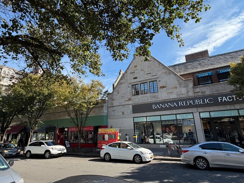 3701-3712 82nd St, Jackson Heights, NY à louer - Photo de l’immeuble – Image 2 sur 13