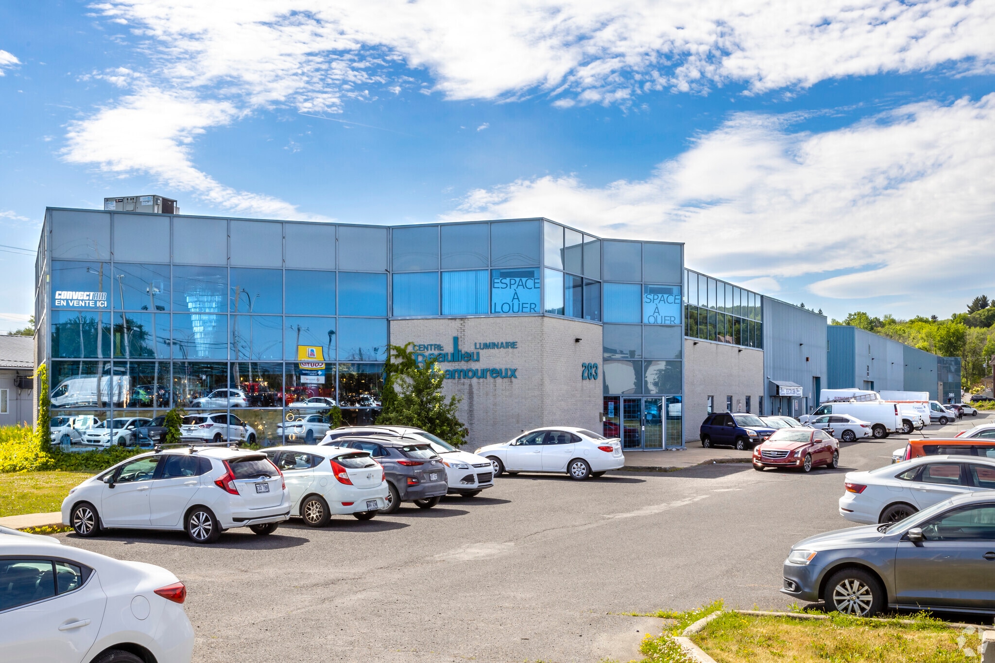 283 Boul Sir-Wilfrid-Laurier, Saint-Basile-le-Grand, QC à louer Photo principale– Image 1 sur 3