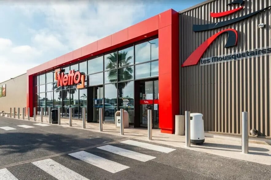 Local commercial dans Villefontaine à louer - Photo de l’immeuble – Image 1 sur 2