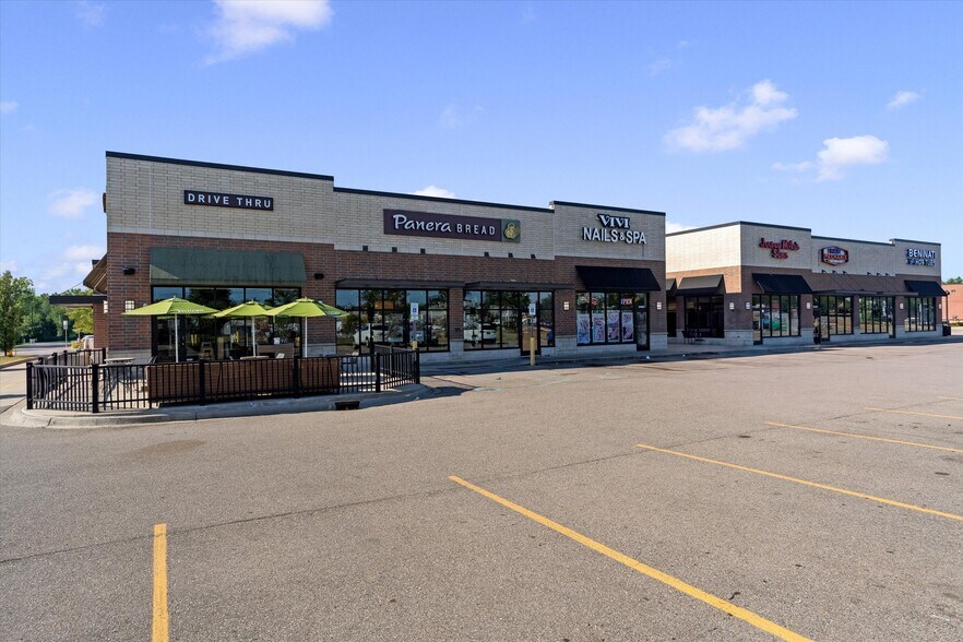 24798 William P Rosso Hwy, Clinton Township, MI à louer - Photo de l’immeuble – Image 3 sur 15