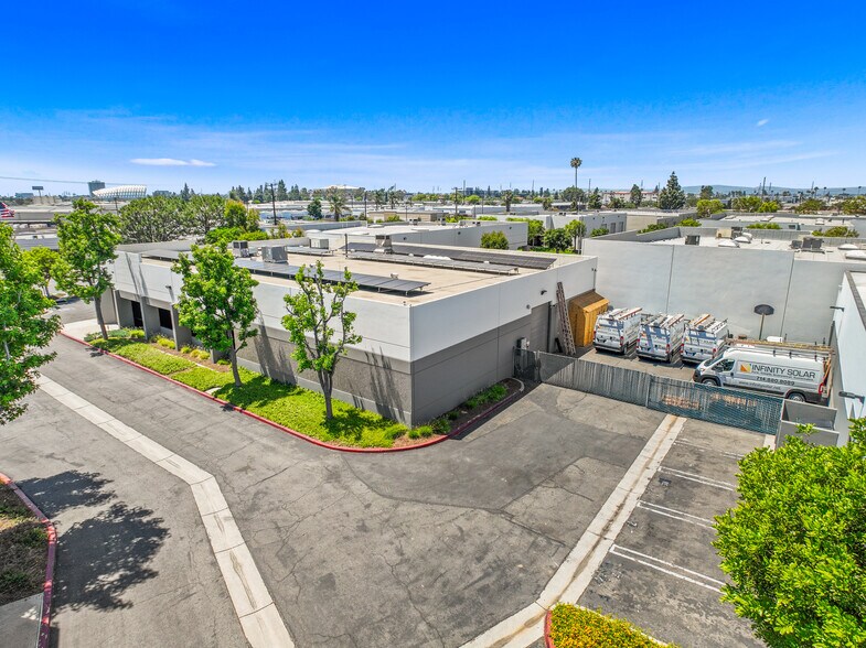 749 N Main St, Orange, CA à vendre - Photo de l’immeuble – Image 2 sur 11