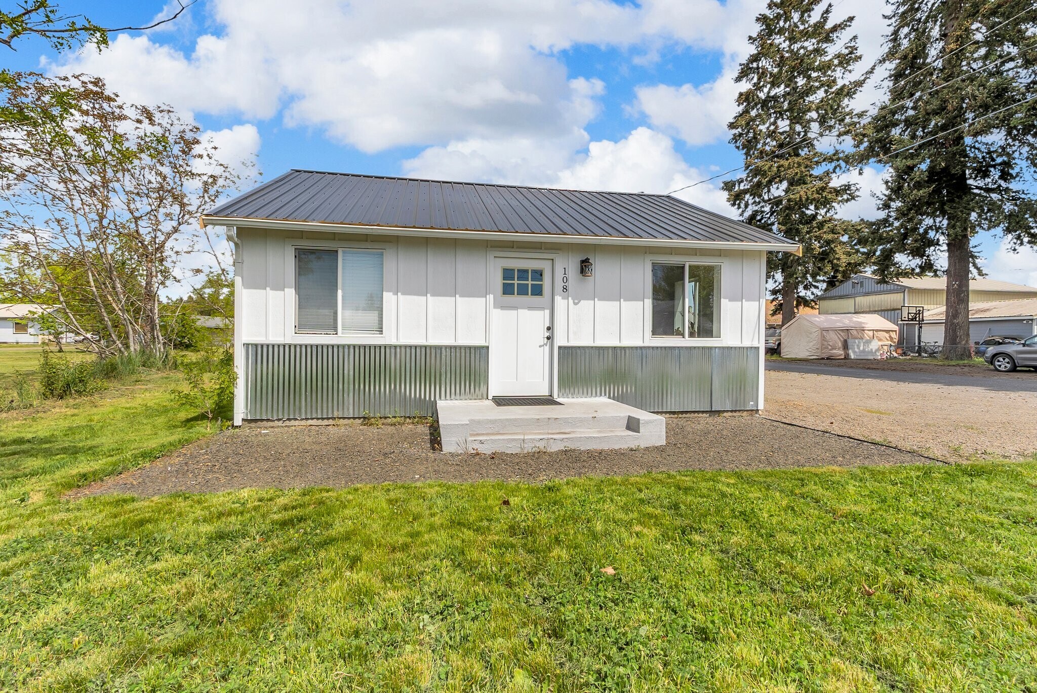 108 Centre S st, Rainier, WA à vendre Photo principale– Image 1 sur 13