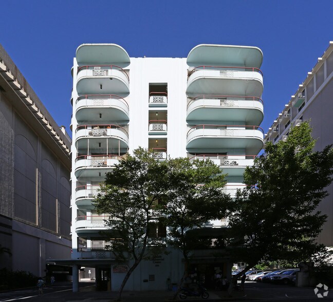 334 Seaside Ave, Honolulu, HI à louer - Photo de l’immeuble – Image 3 sur 7