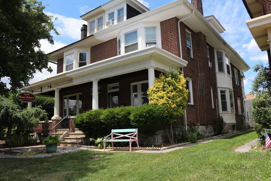 725 Penn Ave, West Reading, PA à louer - Photo de l’immeuble – Image 1 sur 15