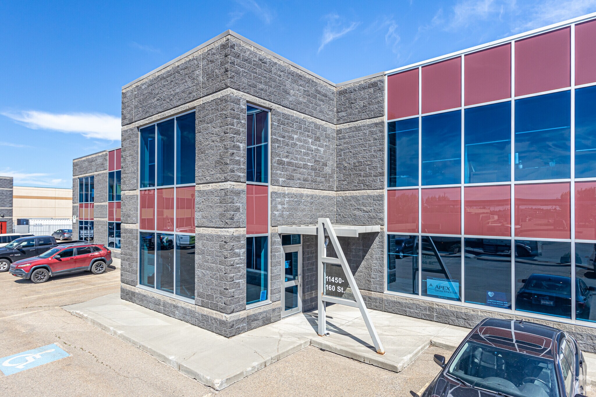 11450 160 St NW, Edmonton, AB à louer Photo principale– Image 1 sur 12