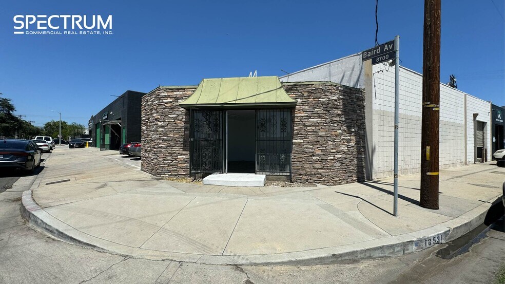 18531 Eddy St, Northridge, CA à louer - Photo de l’immeuble – Image 1 sur 6