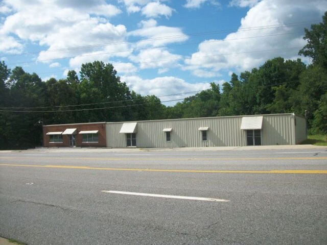 21708 Jeb Stuart Hwy, Stuart, VA à vendre - Photo principale – Image 1 sur 14