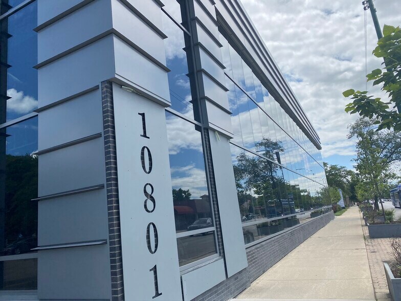 10801 S Western Ave, Chicago, IL à louer - Photo de l’immeuble – Image 1 sur 12