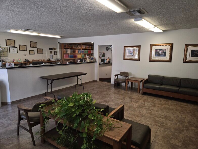 222 E Route 66, Glendora, CA à vendre - Photo de l’immeuble – Image 3 sur 8