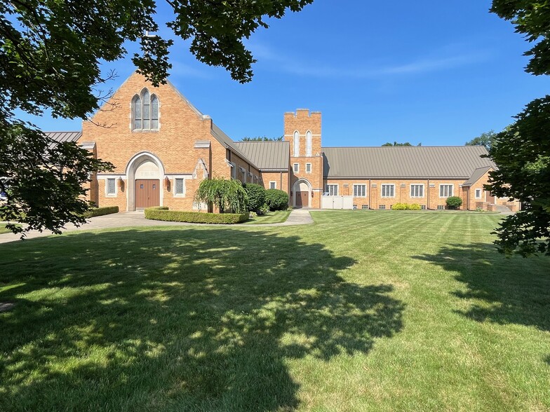 8400 Park Ave, Allen Park, MI à louer - Photo principale – Image 1 sur 10