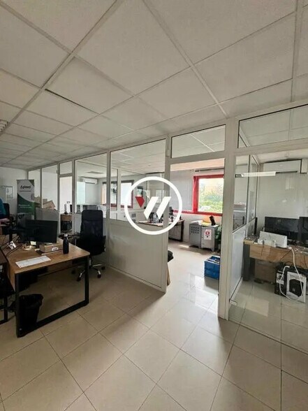620 Avenue De La Roche-Fourcade, Aubagne à louer - Photo de l’immeuble – Image 1 sur 9