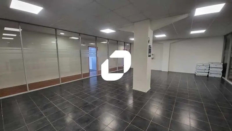 Bureau dans Gradignan à louer - Photo de l’immeuble – Image 2 sur 7