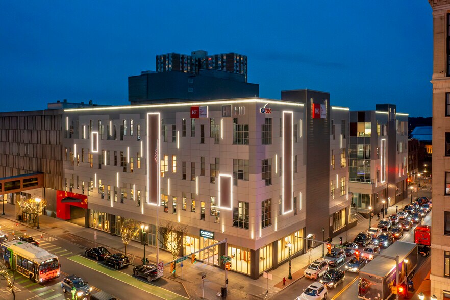 400 S Salina St, Syracuse, NY à louer - Photo de l’immeuble – Image 2 sur 16