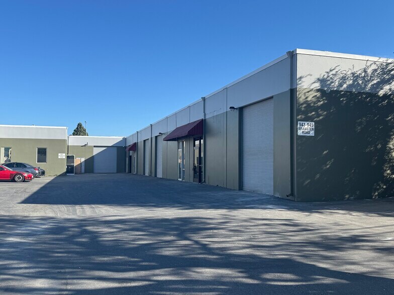 945 Bransten Rd, San Carlos, CA à louer - Photo de l’immeuble – Image 3 sur 13