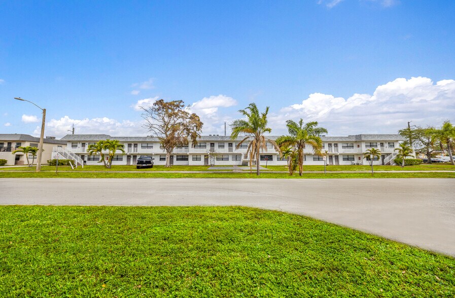 3111 NW 3rd Ave, Pompano Beach, FL à vendre - Photo de l’immeuble – Image 1 sur 43